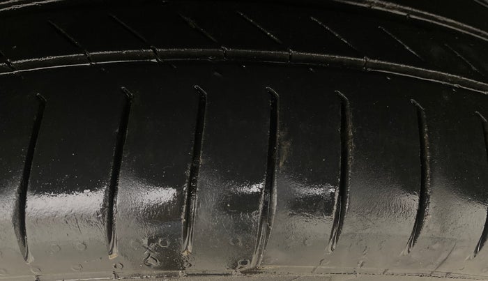 2013 Hyundai Santa Fe 4 WD AT, Diesel, Automatic, 1,22,204 km, Left Rear Tyre Tread