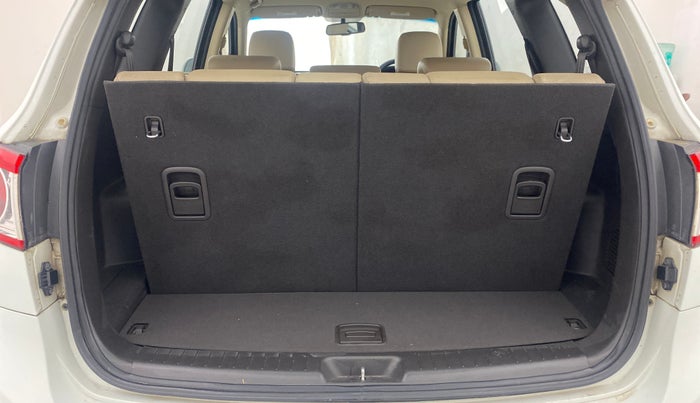 2013 Hyundai Santa Fe 4 WD AT, Diesel, Automatic, 1,22,204 km, Boot Inside