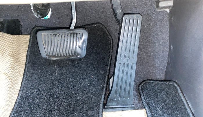 2013 Hyundai Santa Fe 4 WD AT, Diesel, Automatic, 1,22,204 km, Pedals