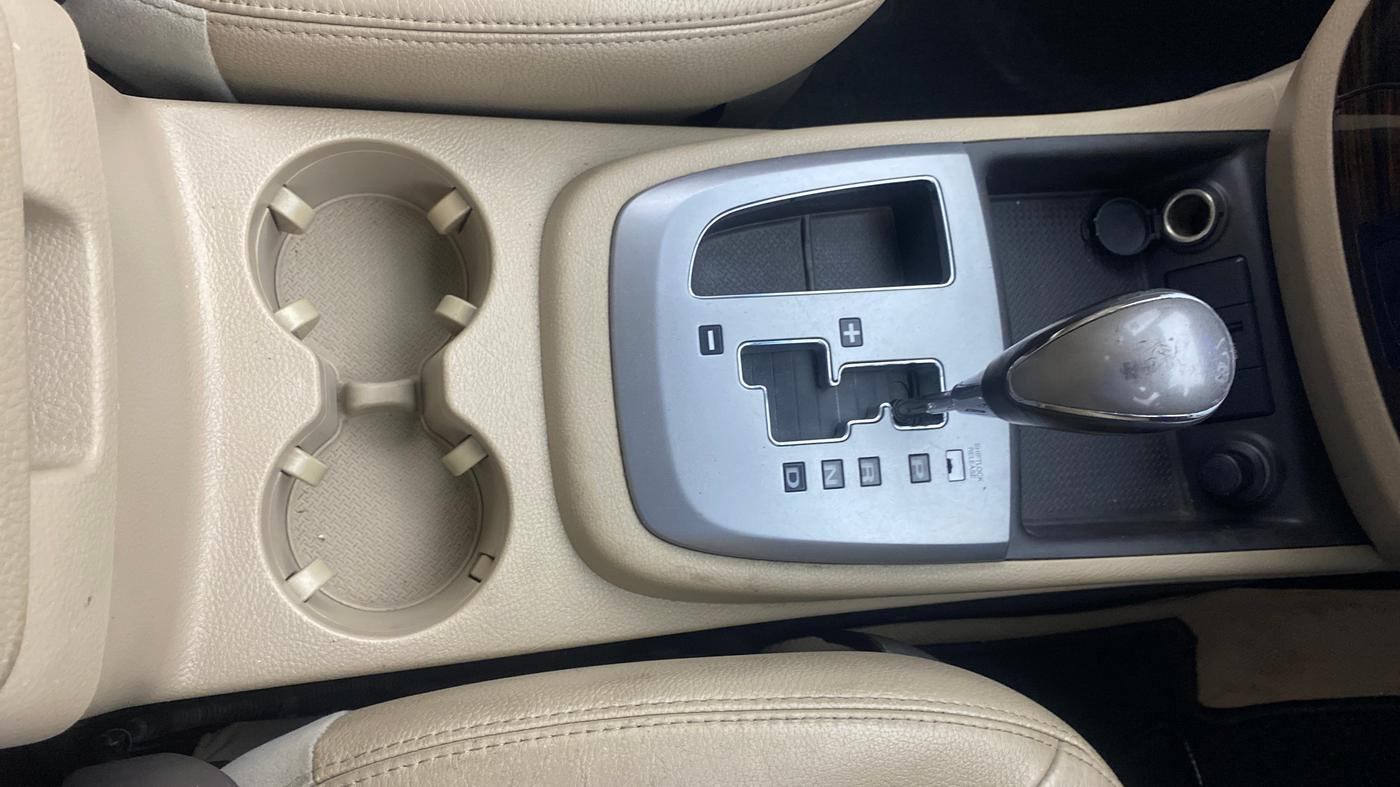 2013 Hyundai Santa Fe 4 WD AT, Diesel, Automatic, 1,22,204 km, Gear Lever