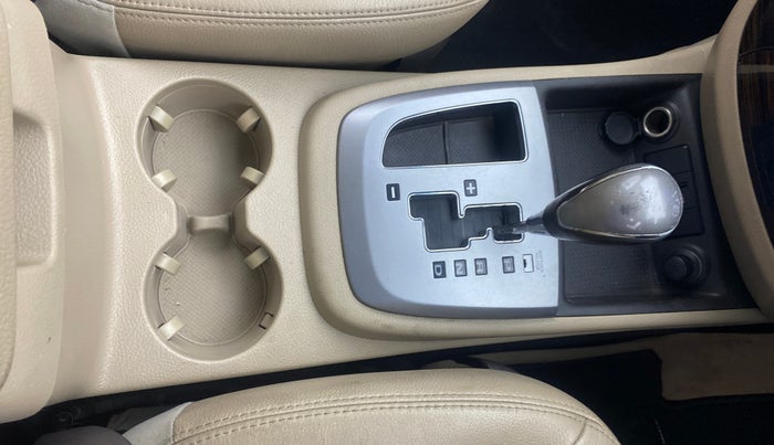 2013 Hyundai Santa Fe 4 WD AT, Diesel, Automatic, 1,22,204 km, Gear Lever