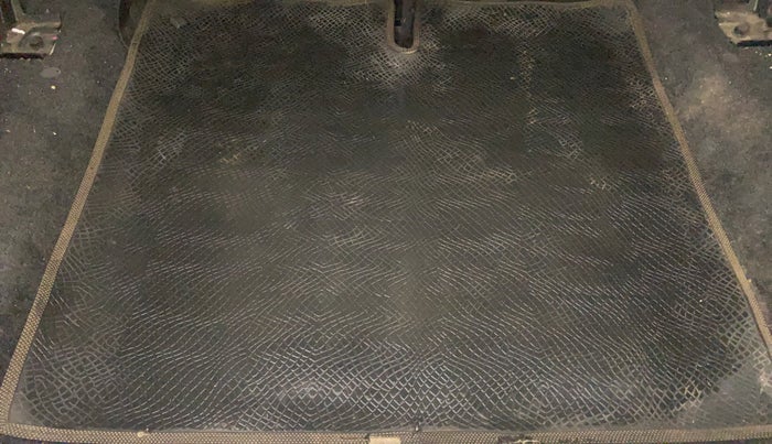 2017 Mahindra TUV300 T6 PLUS, Diesel, Manual, 30,609 km, Boot Inside