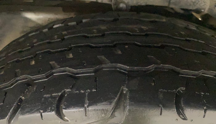 2017 Mahindra TUV300 T6 PLUS, Diesel, Manual, 30,609 km, Left Rear Tyre Tread