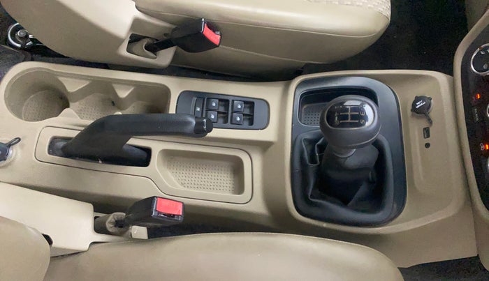 2017 Mahindra TUV300 T6 PLUS, Diesel, Manual, 30,609 km, Gear Lever
