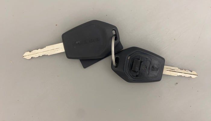 2017 Mahindra TUV300 T6 PLUS, Diesel, Manual, 30,609 km, Key Close Up