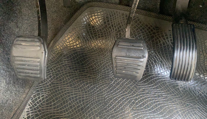 2017 Mahindra TUV300 T6 PLUS, Diesel, Manual, 30,609 km, Pedals