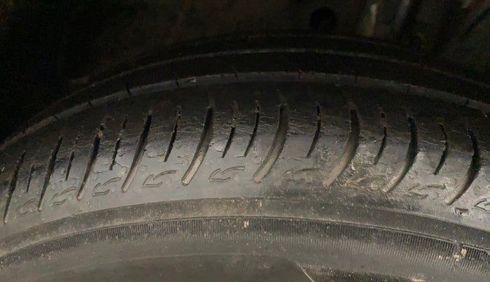 2020 Maruti Baleno SIGMA PETROL 1.2, Petrol, Manual, 1,10,260 km, Right Front Tyre Tread