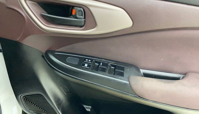 2025 Toyota Urban Cruiser Taisor E 1.2 Petrol MT, Petrol, Manual, 34,162 km, Driver Side Door Panels Control