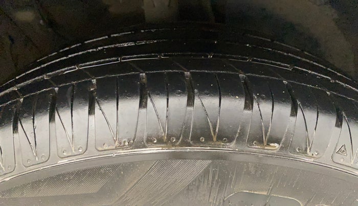 2022 KIA SONET HTK PLUS 1.2, Petrol, Manual, 23,658 km, Right Front Tyre Tread