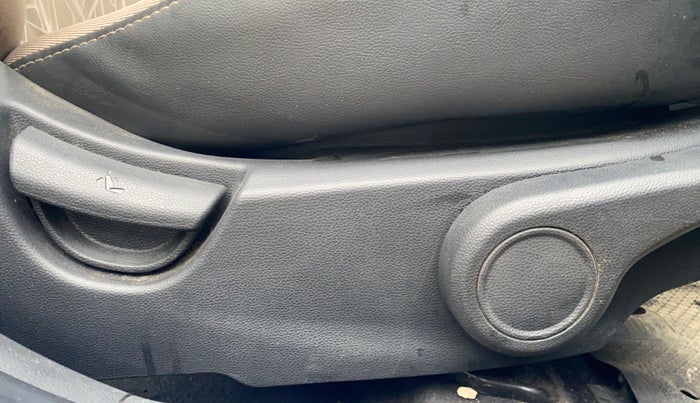 2014 Hyundai Xcent SX 1.2 (O), Petrol, Manual, 73,349 km, Driver Side Adjustment Panel