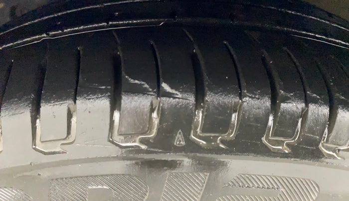 2014 Hyundai Xcent SX 1.2 (O), Petrol, Manual, 73,349 km, Left Front Tyre Tread