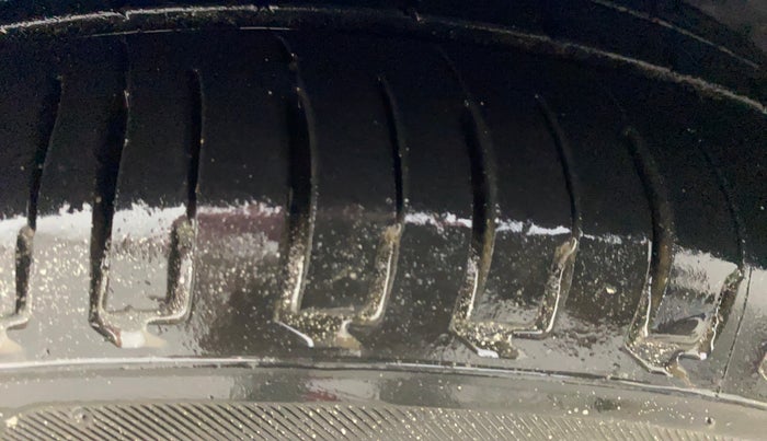 2014 Hyundai Xcent SX 1.2 (O), Petrol, Manual, 73,349 km, Right Front Tyre Tread