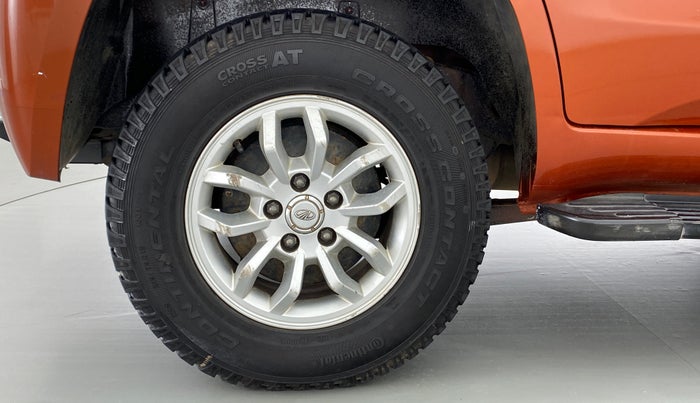 2016 Mahindra TUV300 T8, Diesel, Manual, 1,09,251 km, Right Rear Wheel