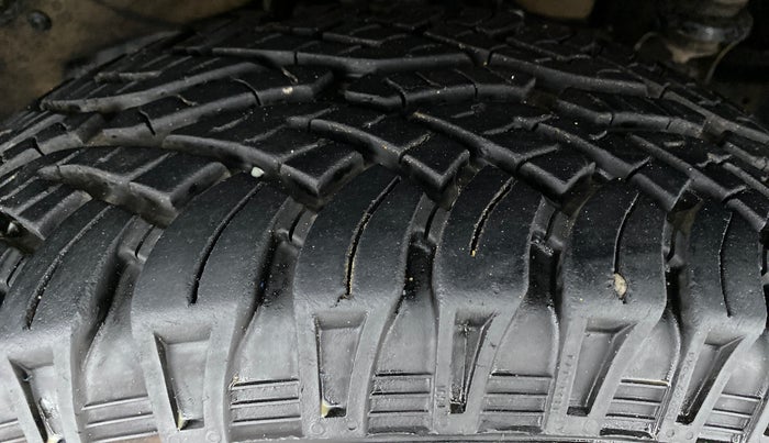 2016 Mahindra TUV300 T8, Diesel, Manual, 1,09,251 km, Left Front Tyre Tread