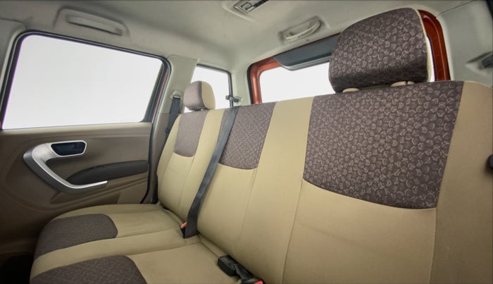 2016 Mahindra TUV300 T8, Diesel, Manual, 1,09,251 km, Right Side Rear Door Cabin