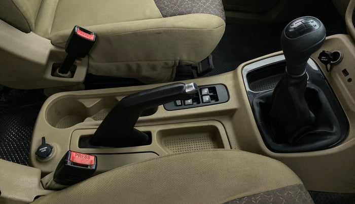 2016 Mahindra TUV300 T8, Diesel, Manual, 1,09,251 km, Gear Lever