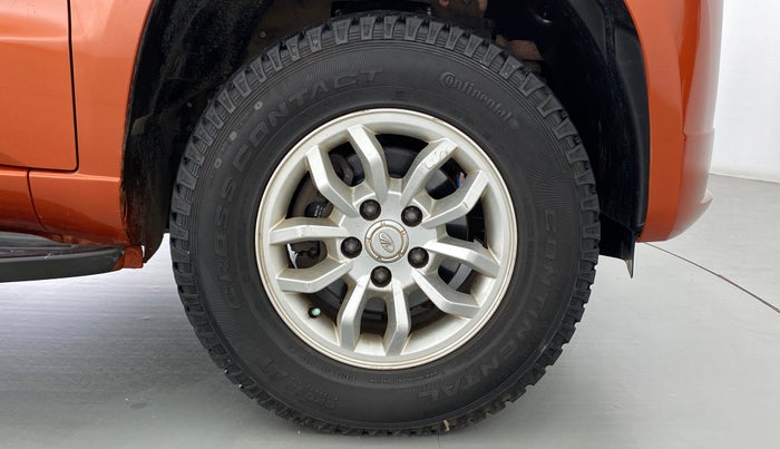 2016 Mahindra TUV300 T8, Diesel, Manual, 1,09,251 km, Right Front Wheel