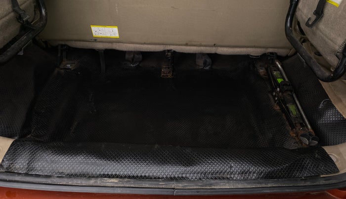 2016 Mahindra TUV300 T8, Diesel, Manual, 1,09,251 km, Boot Inside