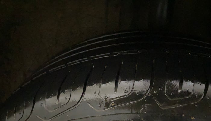 2022 MG ASTOR SUPER 1.5 MT, Petrol, Manual, 39,486 km, Left Rear Tyre Tread