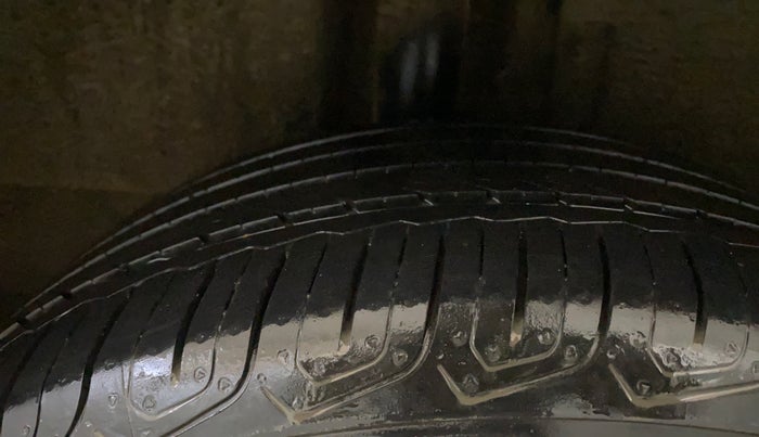 2022 MG ASTOR SUPER 1.5 MT, Petrol, Manual, 39,486 km, Right Rear Tyre Tread