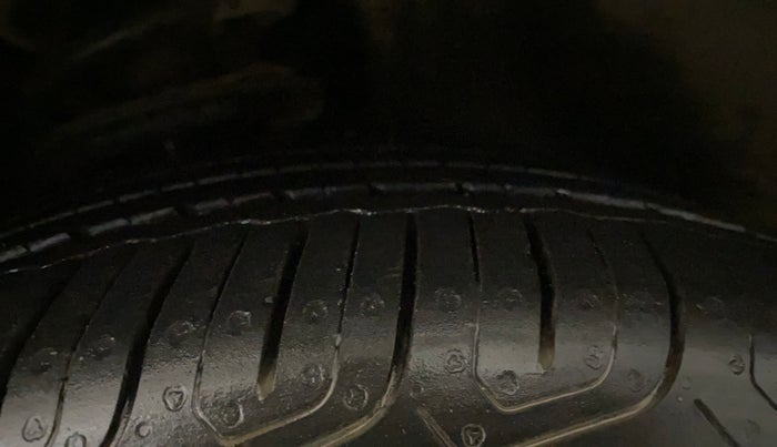 2022 MG ASTOR SUPER 1.5 MT, Petrol, Manual, 39,486 km, Right Front Tyre Tread