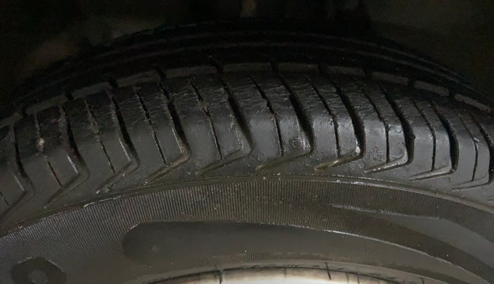 2019 Renault Kwid RXL, Petrol, Manual, 22,100 km, Right Front Tyre Tread