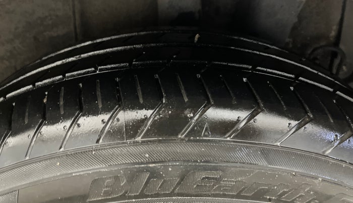 2014 Hyundai Xcent SX 1.2 (O), Petrol, Manual, 48,801 km, Left Rear Tyre Tread