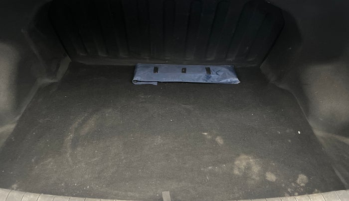 2014 Hyundai Xcent SX 1.2 (O), Petrol, Manual, 48,801 km, Boot Inside