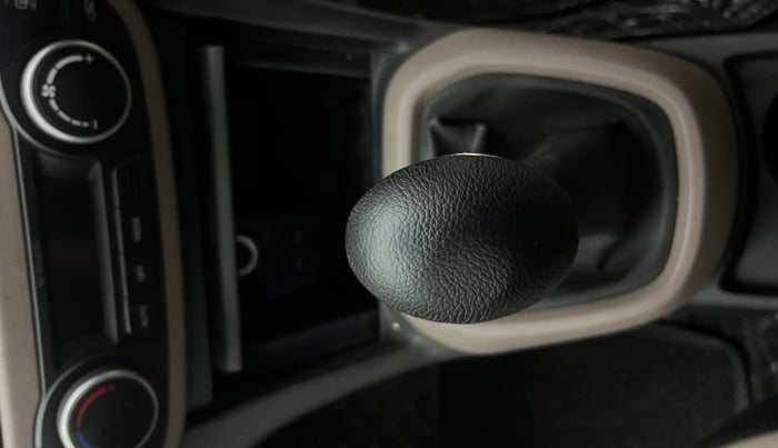 2014 Hyundai Xcent SX 1.2 (O), Petrol, Manual, 48,801 km, Gear Lever