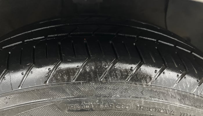 2014 Hyundai Xcent SX 1.2 (O), Petrol, Manual, 48,801 km, Right Front Tyre Tread