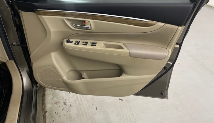 2018 Maruti Ciaz ALPHA  AT 1.5 SHVS PETROL, Petrol, Automatic, 35,118 km, Driver Side Door Panels Control