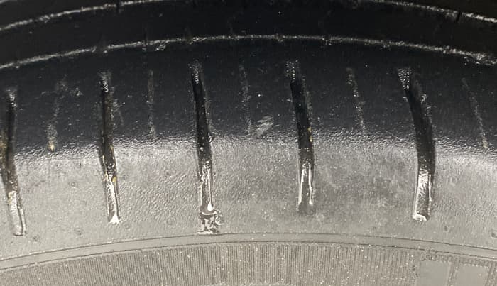 2018 Maruti Ciaz ALPHA  AT 1.5 SHVS PETROL, Petrol, Automatic, 35,118 km, Left Front Tyre Tread