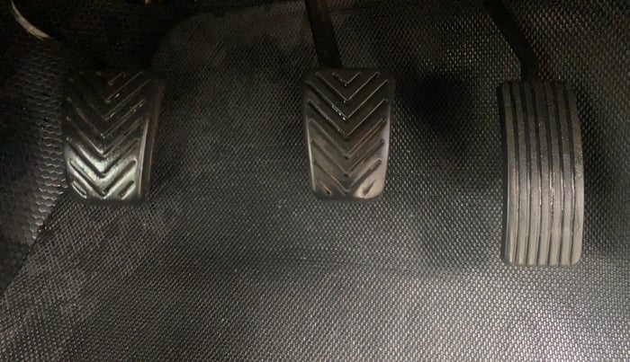 2018 Hyundai Eon MAGNA +, Petrol, Manual, 1,09,456 km, Pedals