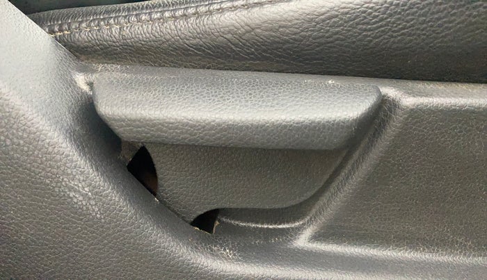 2018 Hyundai Eon MAGNA +, Petrol, Manual, 1,09,456 km, Driver Side Adjustment Panel