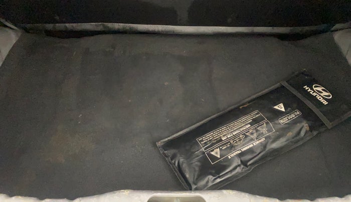 2018 Hyundai Eon MAGNA +, Petrol, Manual, 1,09,456 km, Boot Inside