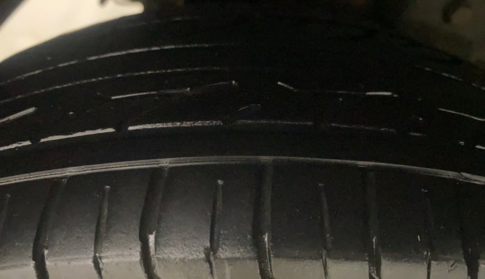 2018 Hyundai Eon MAGNA +, Petrol, Manual, 1,09,456 km, Right Rear Tyre Tread