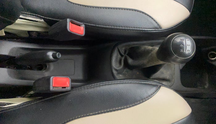 2018 Hyundai Eon MAGNA +, Petrol, Manual, 1,09,456 km, Gear Lever