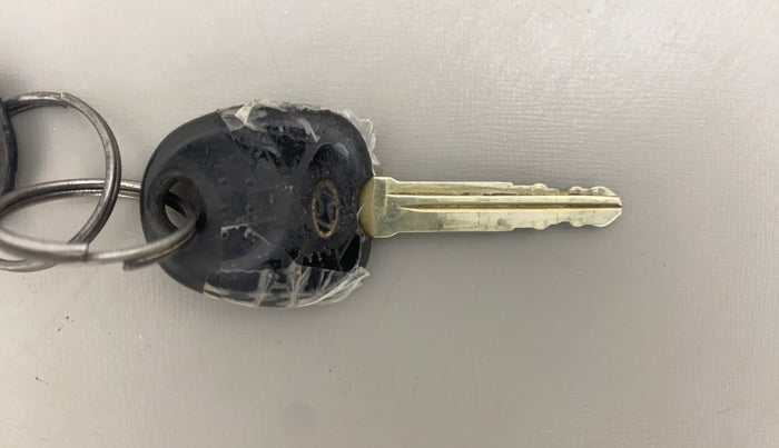 2018 Hyundai Eon MAGNA +, Petrol, Manual, 1,09,456 km, Key Close Up