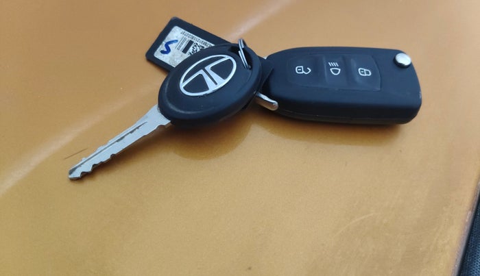 2018 Tata Tiago XT PETROL, Petrol, Manual, 54,381 km, Key Close Up