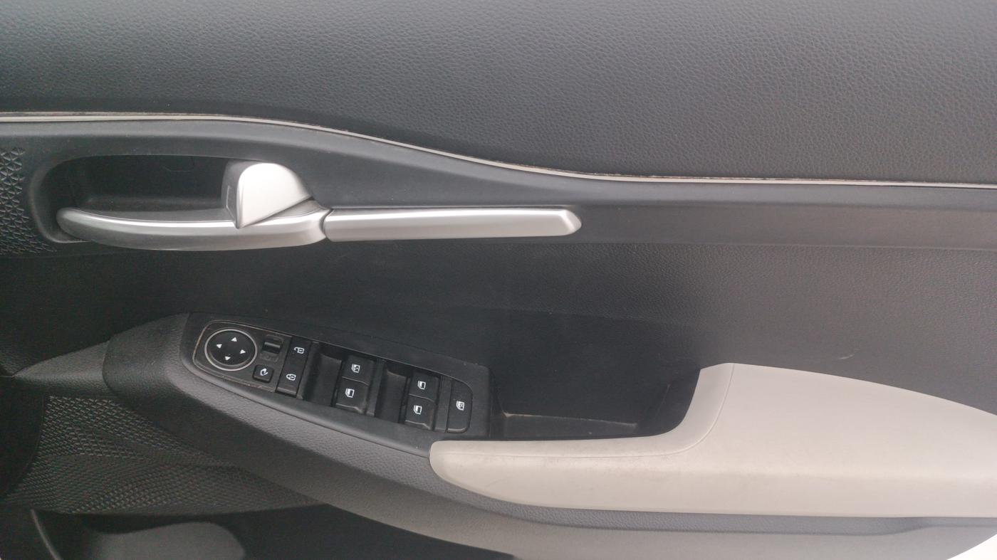 2022 KIA SELTOS HTK PLUS 1.5 IMT, Petrol, Manual, 74,054 km, Driver Side Door Panels Control