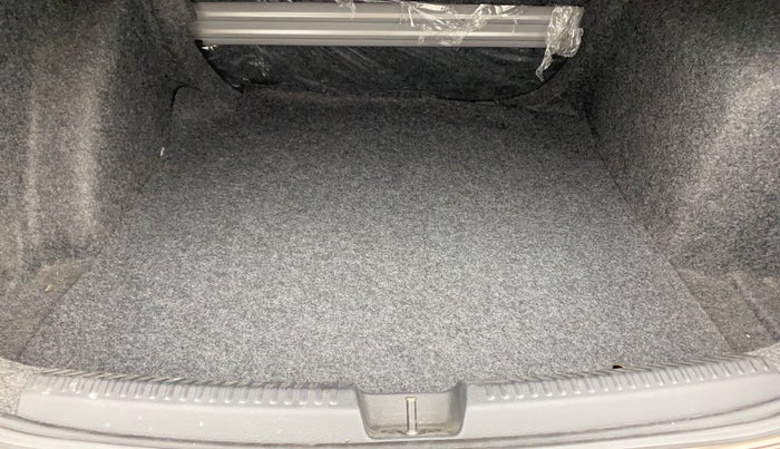 2017 Volkswagen Vento HIGHLINE 1.6 MPI, Petrol, Manual, 17,171 km, Boot Inside