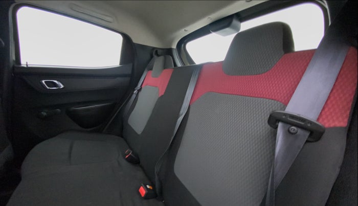 2018 Renault Kwid RXT 1.0 EASY-R AT OPTION, CNG, Automatic, 23,665 km, Right Side Rear Door Cabin