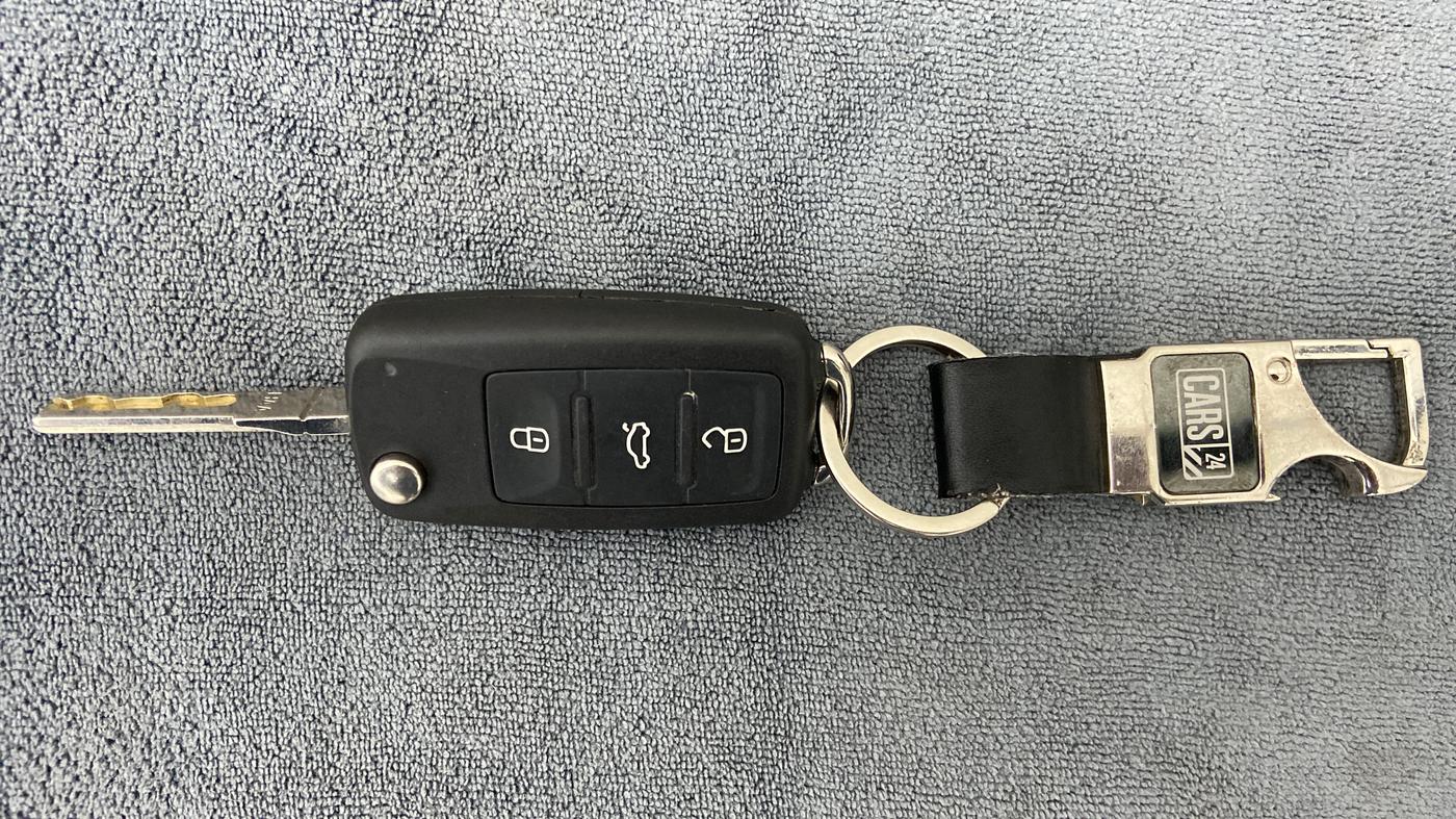 2014 Volkswagen Vento COMFORTLINE MT PETROL, Petrol, Manual, 45,321 km, Key Close Up