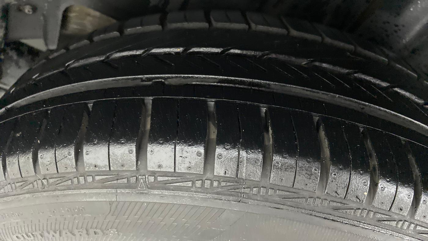 2014 Volkswagen Vento COMFORTLINE MT PETROL, Petrol, Manual, 45,321 km, Left Rear Tyre Tread