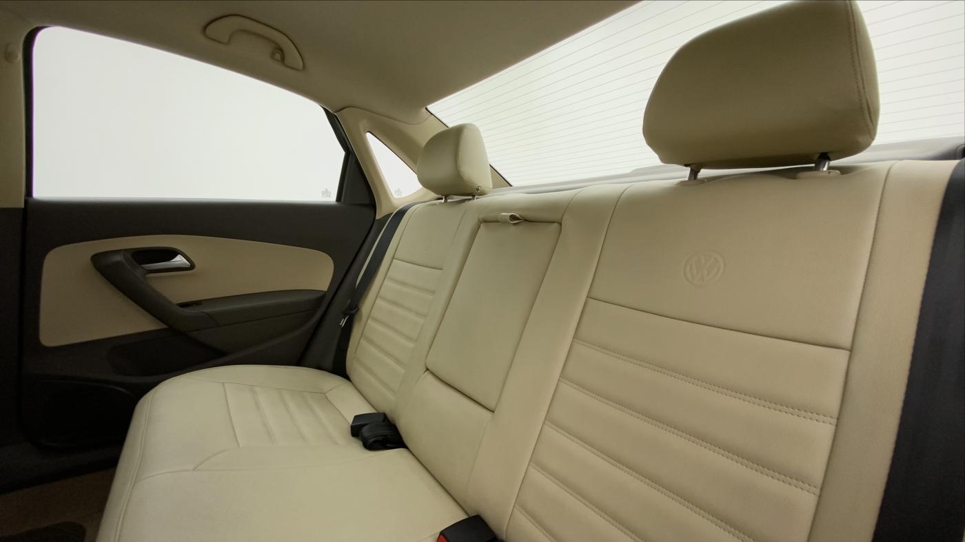 2014 Volkswagen Vento COMFORTLINE MT PETROL, Petrol, Manual, 45,321 km, Right Side Rear Door Cabin