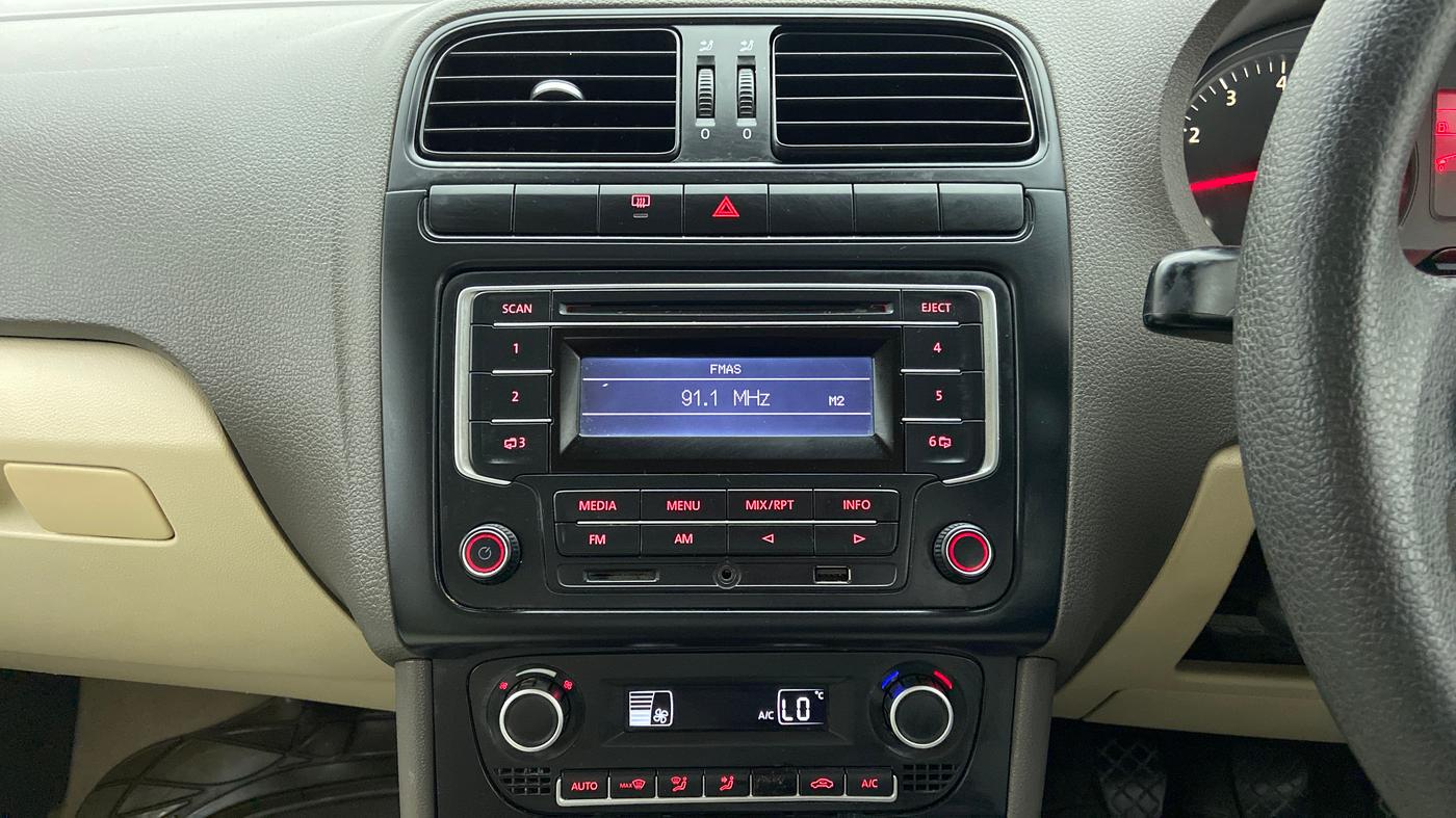 2014 Volkswagen Vento COMFORTLINE MT PETROL, Petrol, Manual, 45,321 km, Air Conditioner