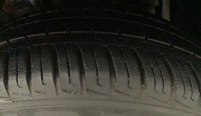 2017 Maruti Vitara Brezza VDI, Diesel, Manual, 53,293 km, Left Front Tyre Tread