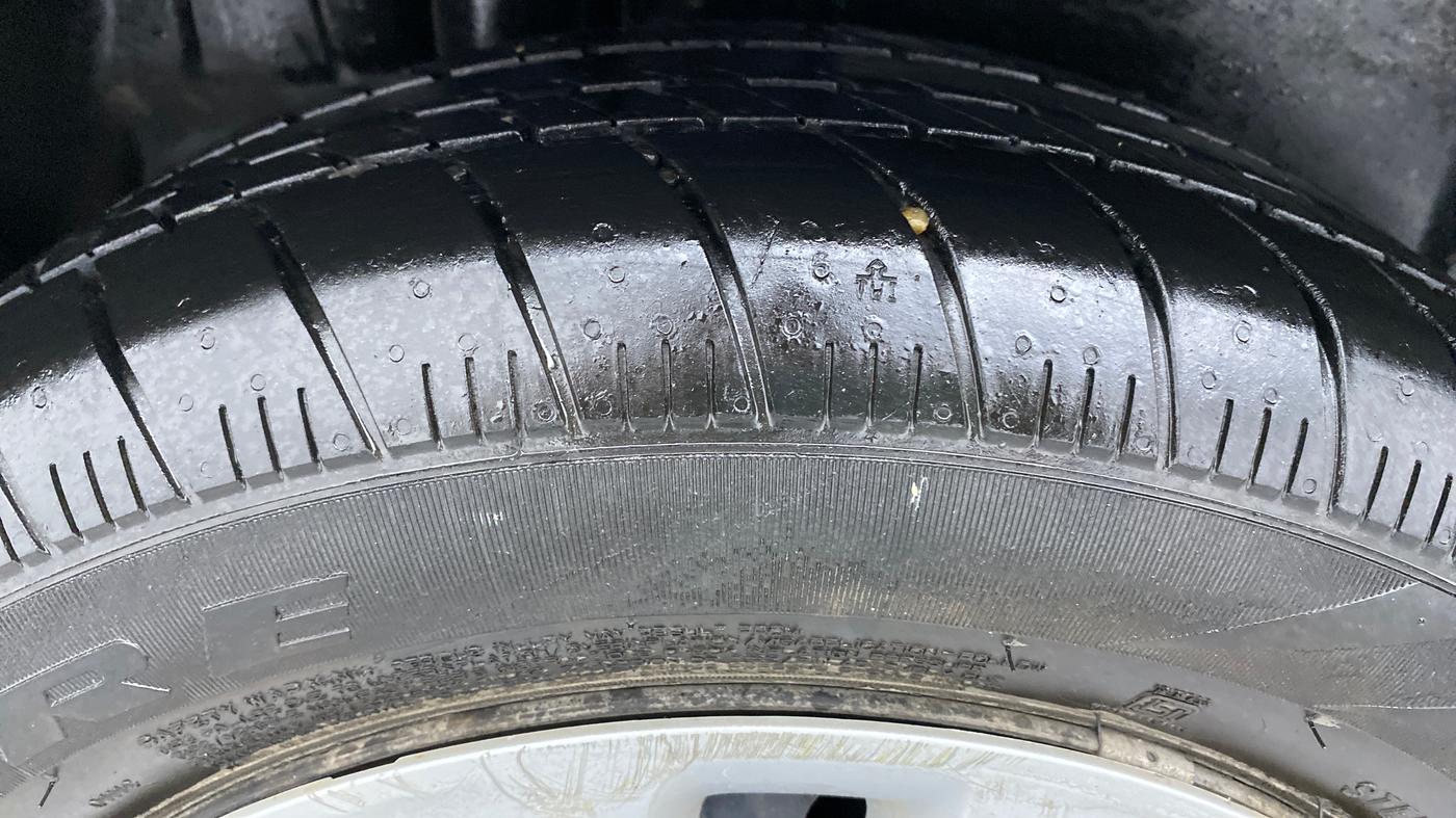 2017 Maruti Ertiga VXI ABS, Petrol, Manual, 17,813 km, Right Rear Tyre Tread