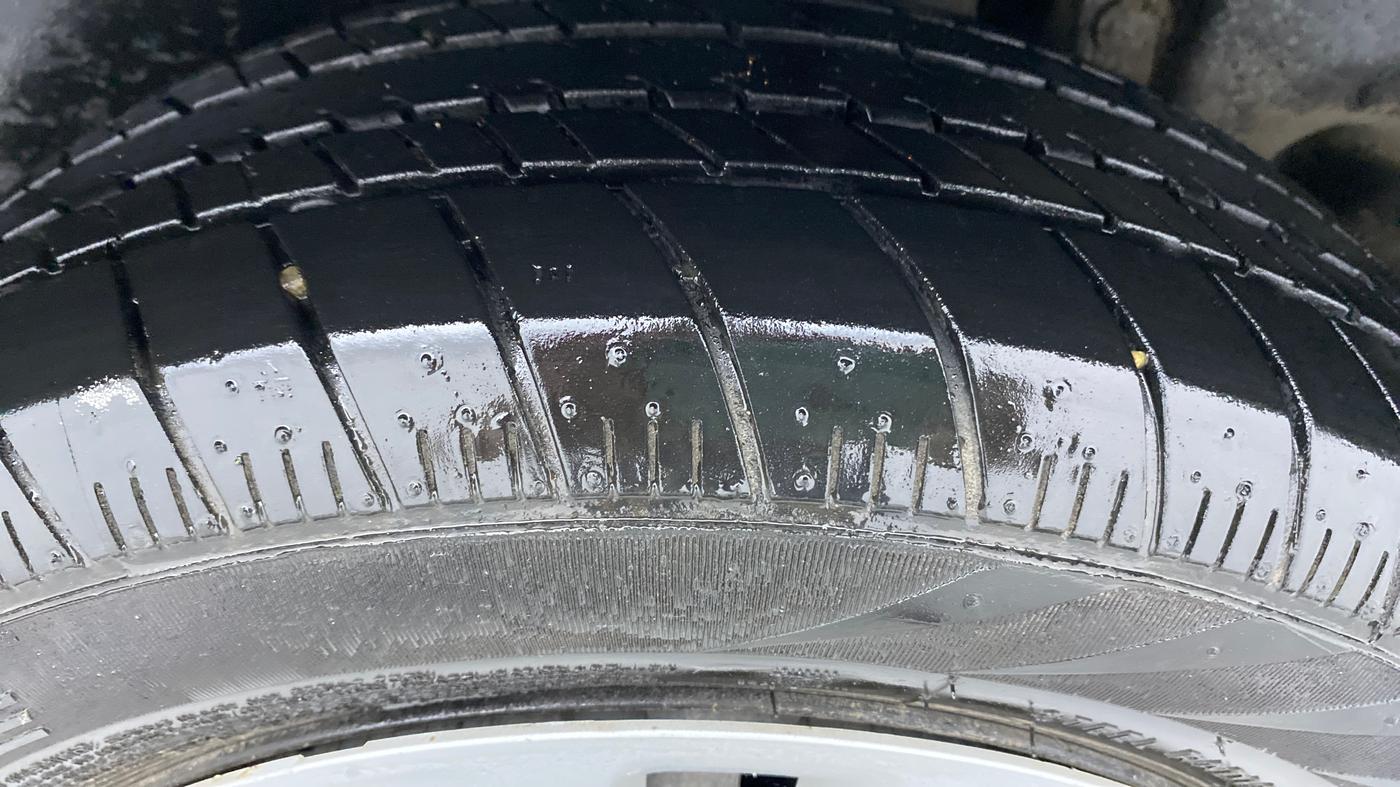 2017 Maruti Ertiga VXI ABS, Petrol, Manual, 17,813 km, Left Rear Tyre Tread