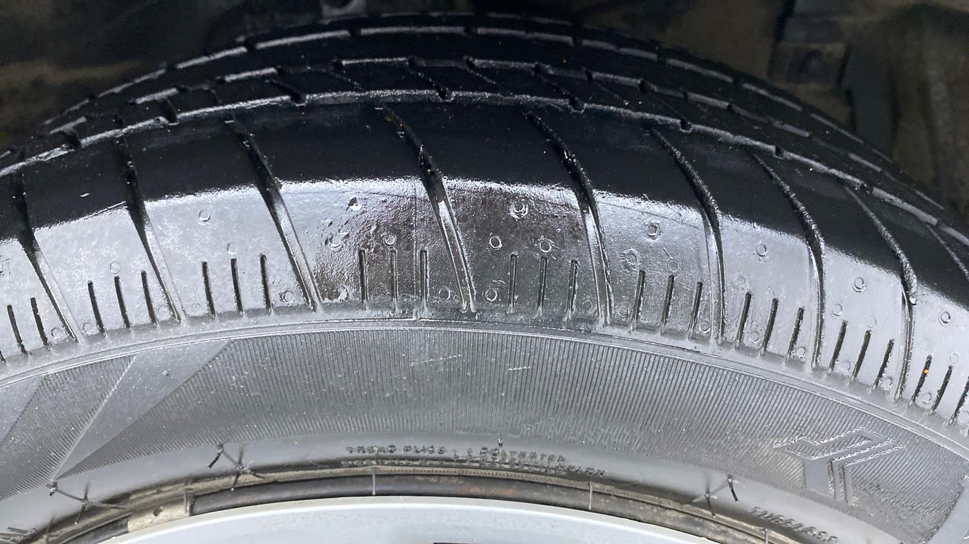 2017 Maruti Ertiga VXI ABS, Petrol, Manual, 17,813 km, Right Front Tyre Tread